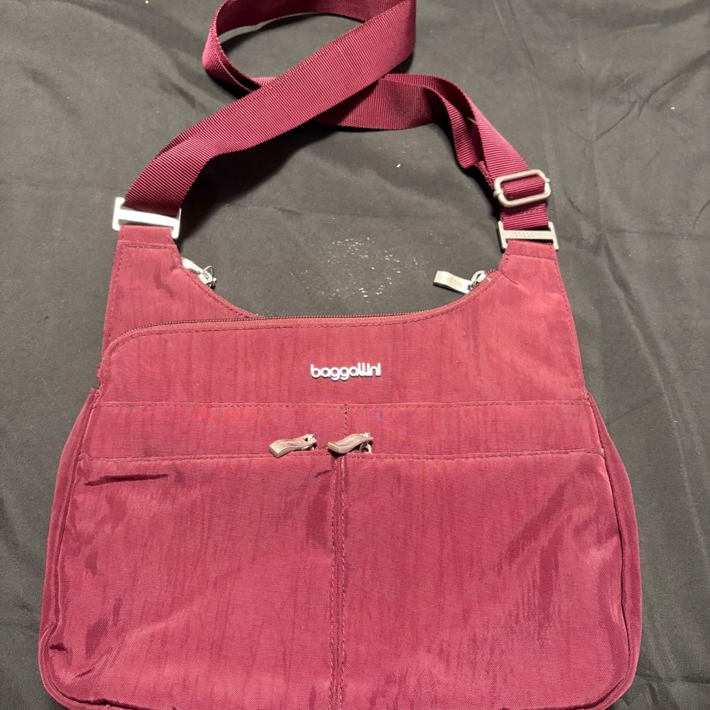 Baggallini Criss Cross Bagg Burgundy Nylon Travel Shoulder Crossbody Purse